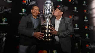 Héctor Chumpitaz y Hugo Sotil se reencontraron con el trofeo de la Copa América [FOTOS]