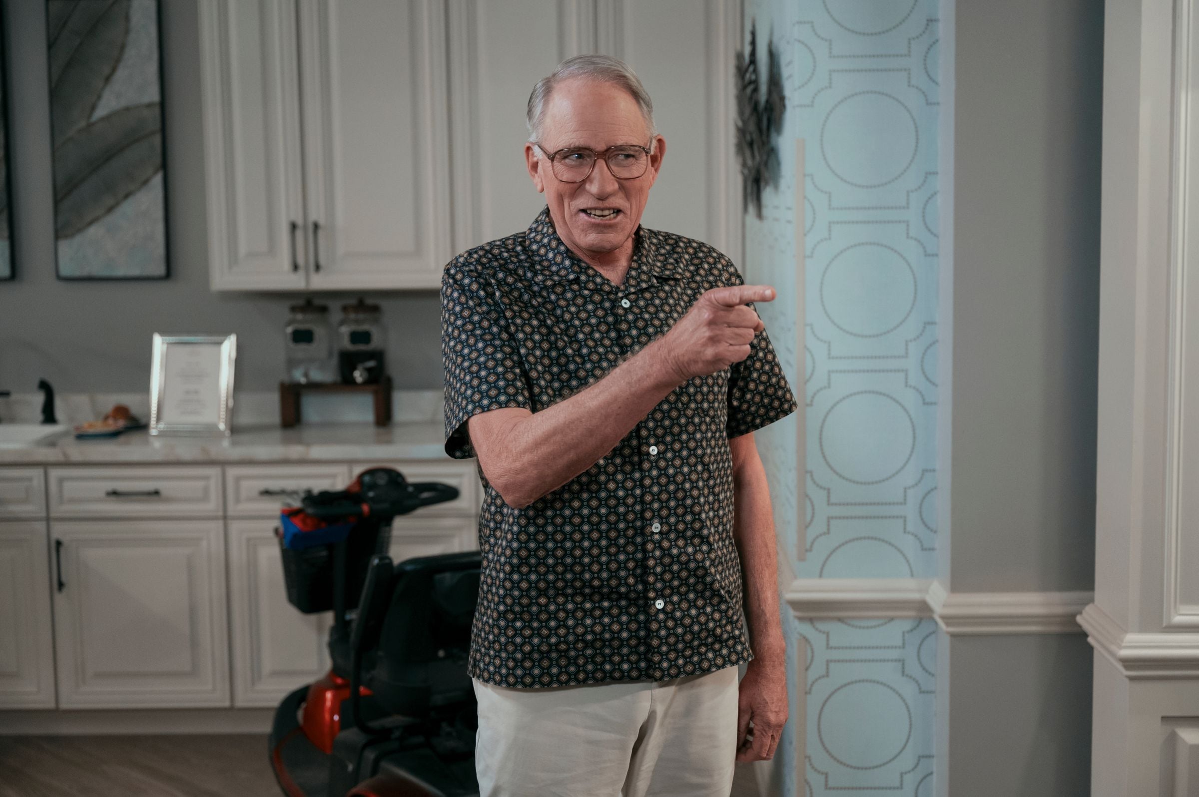 Elliot es el playboy de la residencia (Foto: Un hombre infiltrado / Netflix)