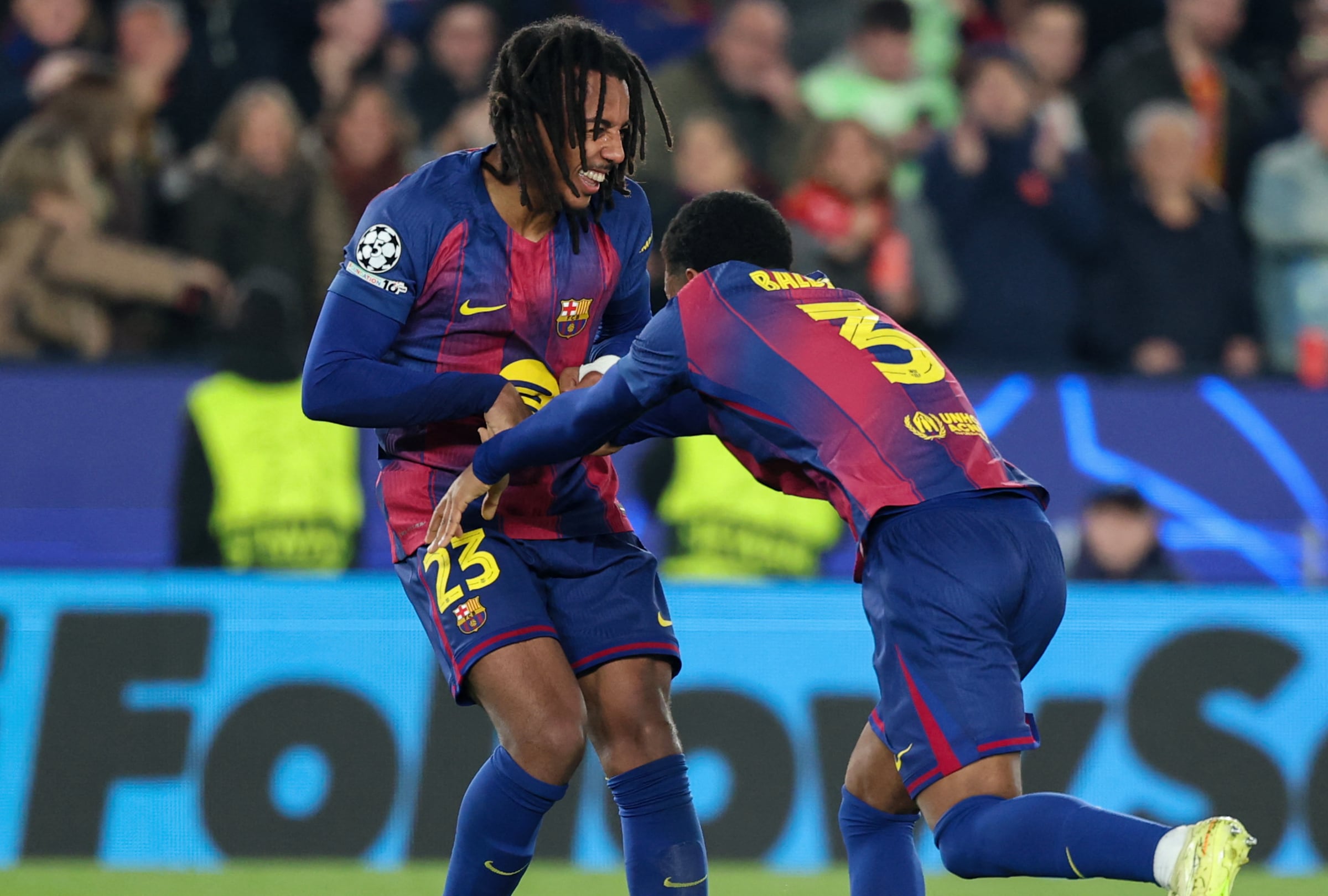 BARCELONA, CATALUNYA (ESPAÑA), 09/12/2025.- Koundé se vistió de héroe con un doblete en la victoria 2-1 del Barcelona sobre el Eintracht por la Liga de Campeones. FOTO DE LLUIS GENE PARA AFP