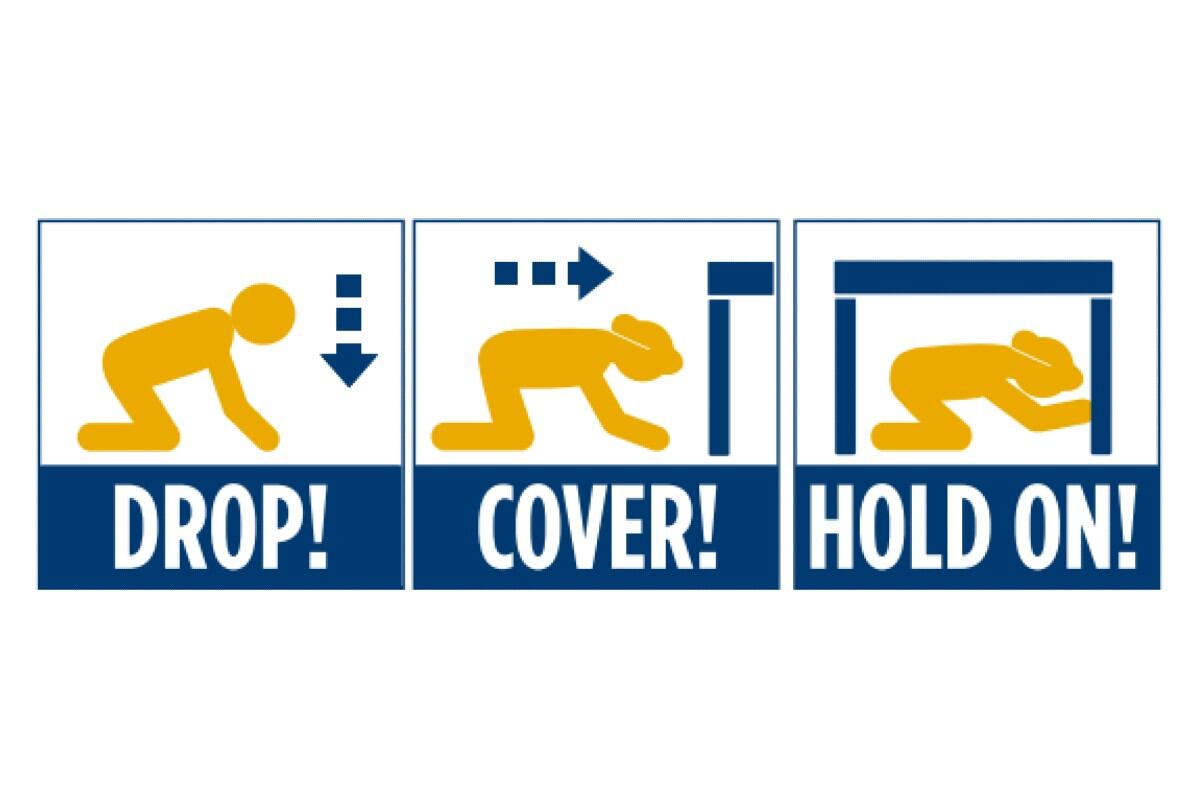 La recomendación oficial durante un temblor en California es
