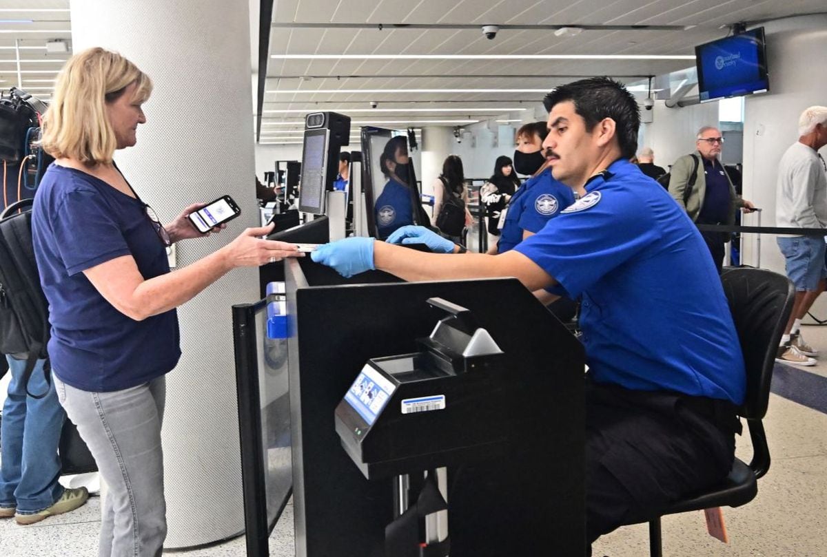 La TSA pone precio al descuido: por qué te pueden cobrar US$45 si no llevas identificación (Foto: Frederic J. Brown / AFP)