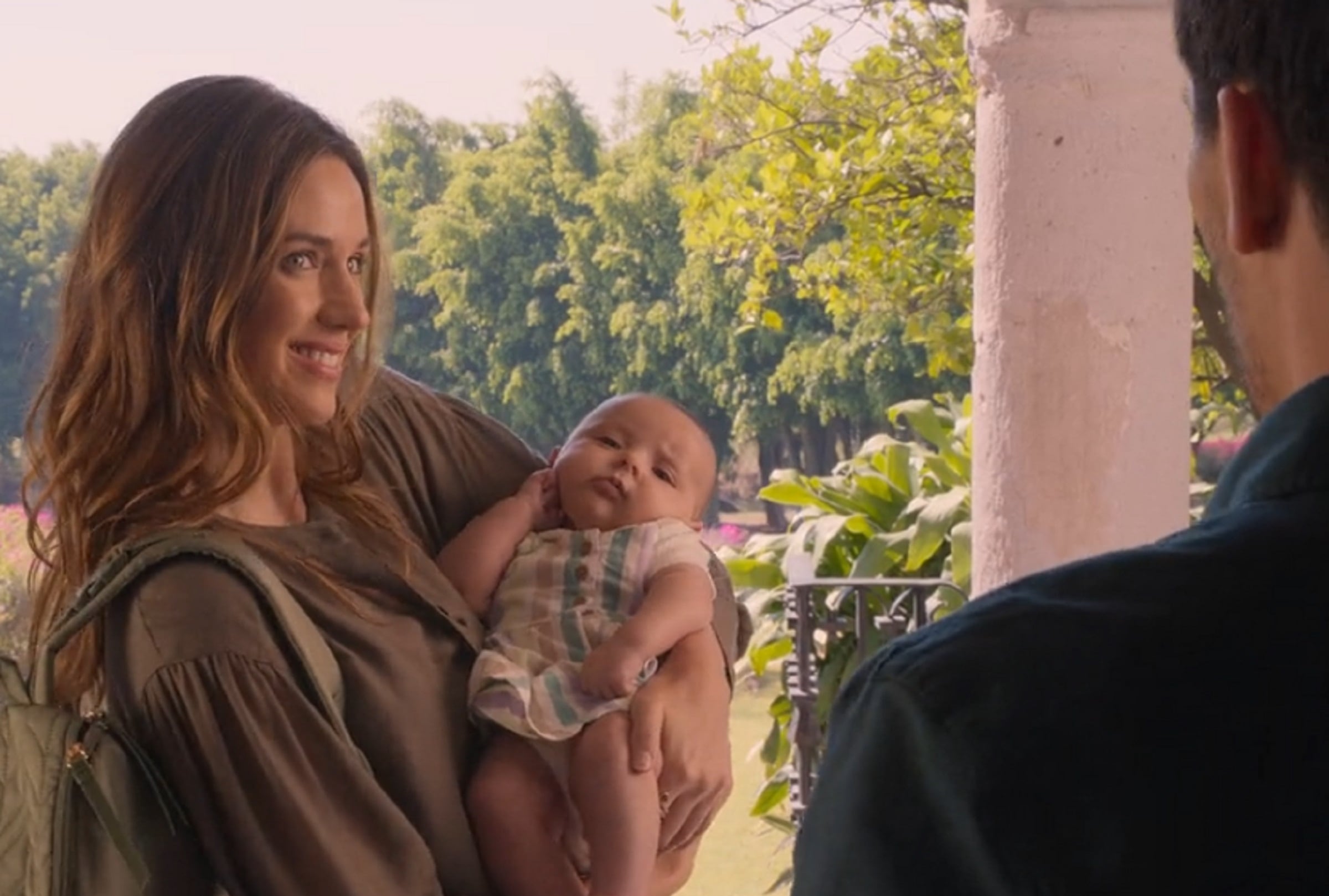 Violeta regresa con su bebé para complicar la relación de Gabriel y Jimena en la tercera temporada de "El niñero" (Foto: Netflix)