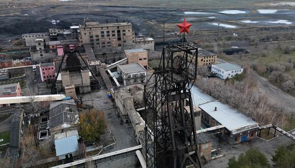 Vista de la mina de carbón Kostyenko ArcelorMittal en Karaganda, al noroeste de Kazajstán, el 28 de octubre de 2023. (Foto de STRINGER / AFP)