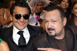 El momento en que Christian Nodal y Pepe Aguilar compartieron escenario por primera vez