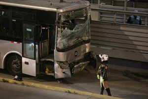 ATU inicia investigación por triple choque de buses del Metropolitano en estación Angamos
