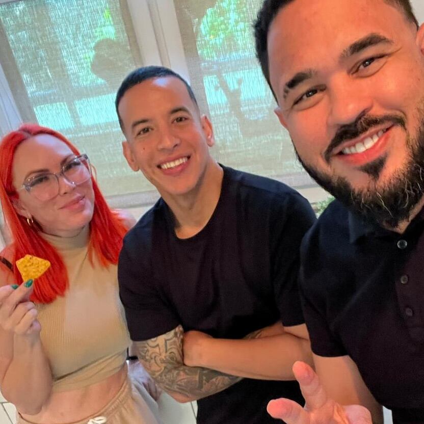Daddy Yankee, hasta hace un tiempo, mantenía una estupenda relación con Mireddys González y Raphy Pina. (Foto: @raphypina / Instagram)