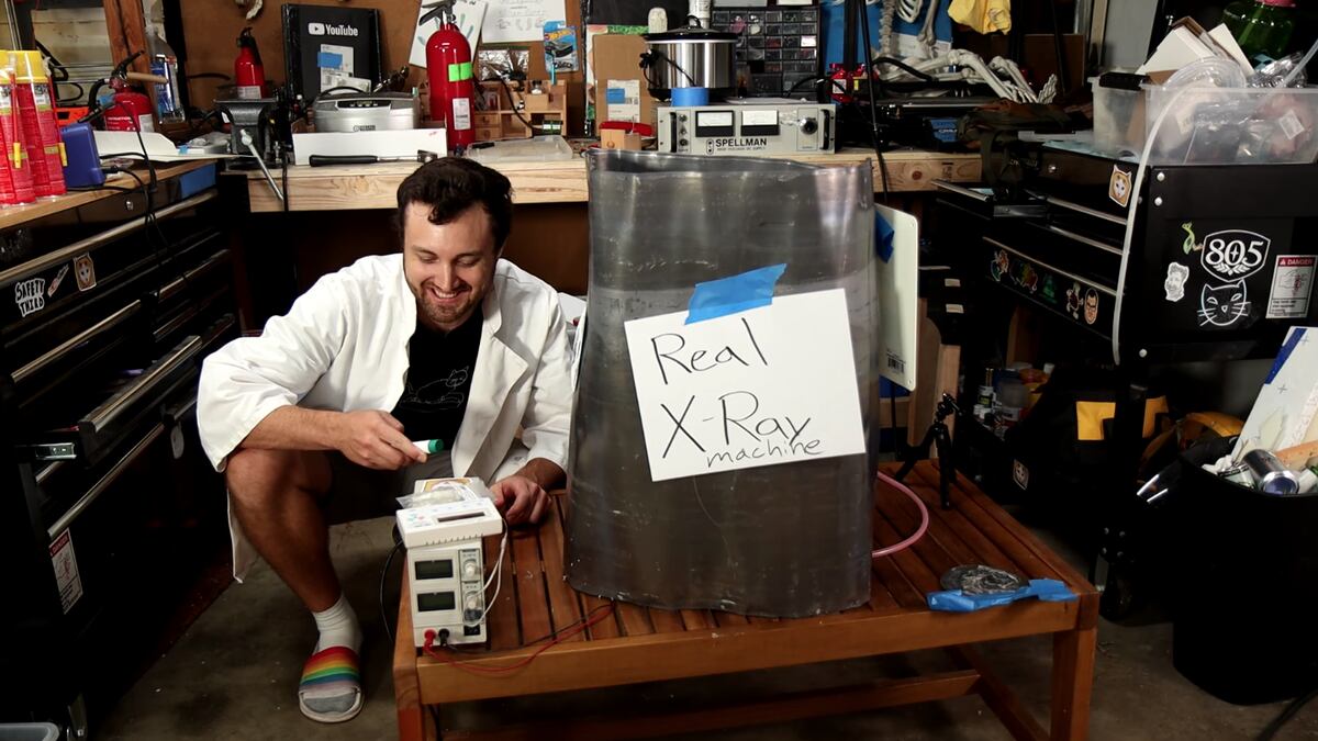 William Osman se encargó de construir su propia máquina de rayos x luego de una exagerada suma de su hospital por uno (Foto: YouTube)