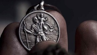 “Dark”: el viaje de la medalla de San Cristóbal a lo largo de la serie de Netflix