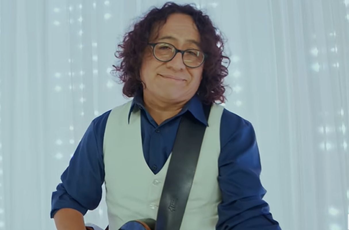 Dilio Galindo Moreno, vocalista y fundador de la banda iqueña Antología