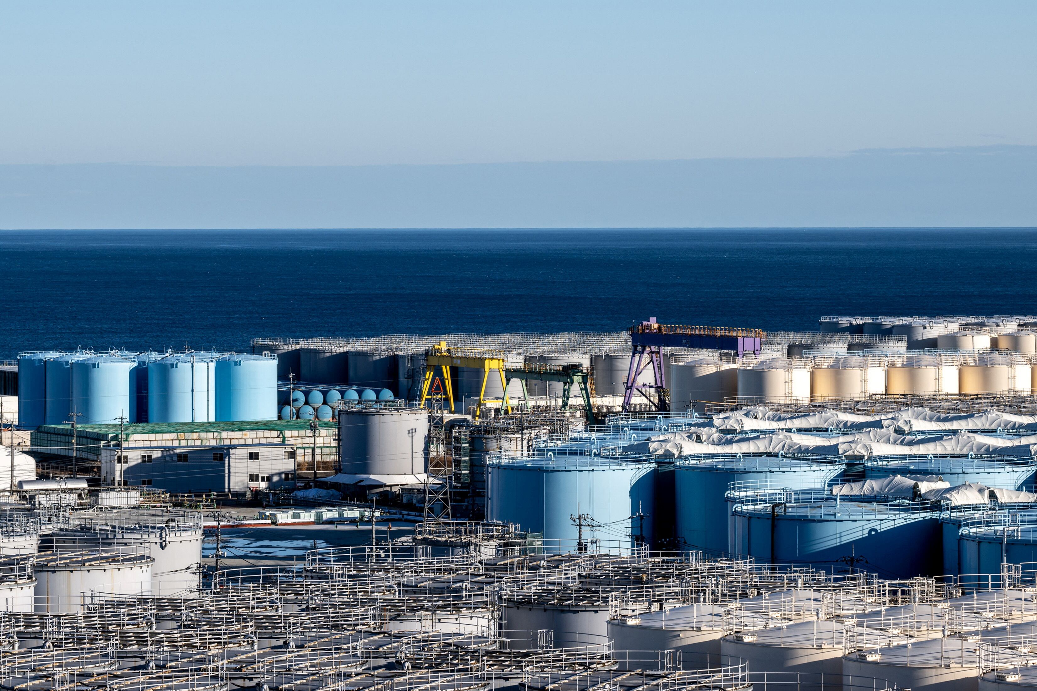 Tanques de almacenamiento de agua contaminada en la planta de energía nuclear Fukushima Daiichi de Tokyo Electric Power Company (TEPCO) en Okuma, prefectura de Fukushima. (Foto de Philip FONG / AFP)