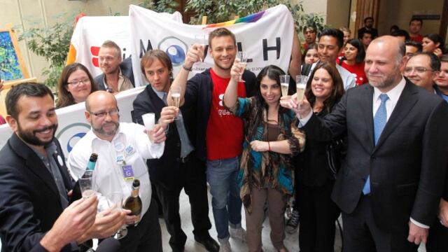 Histórico: Chile aprobó la unión civil entre homosexuales