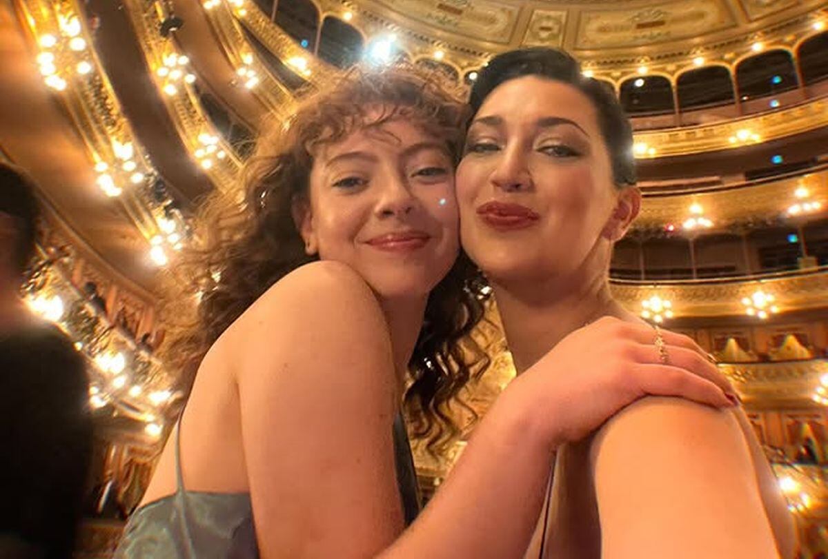 Junto a la actriz Carmela Rivero, quien interpreta a Martina en "Atrapados" (Foto: Sara Tubbia Ryan / Instagram)