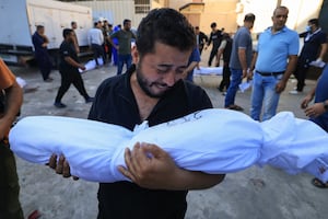 “Gaza se ha convertido en un cementerio infantil”, con 420 niños asesinados al día por los ataques de Israel, denuncia Unicef