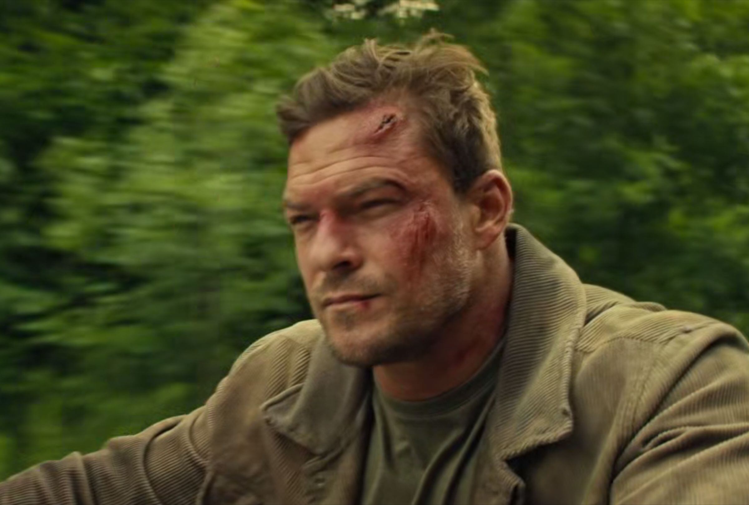 El protagonista de "Reacher" se luce en una motocicleta al final de la temporada 3 de la serie (Foto: Amazon Studios)