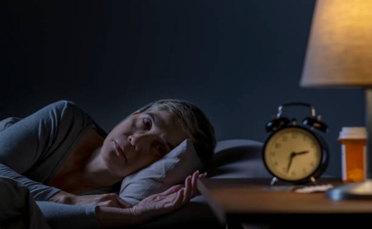 ¿Sufres de insomnio y no duermes bien? Deberías estar pensando en consumir esta vitamina. (Fuente: iStock)