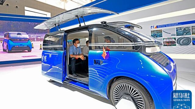 China: este auto eléctrico solar no tiene enchufes y tampoco un timón