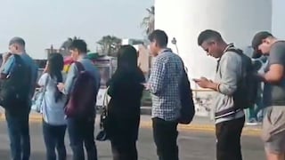 Largas colas se formaron en la estación Atocongo del Metro de Lima: “Un desastre total” | VIDEO  