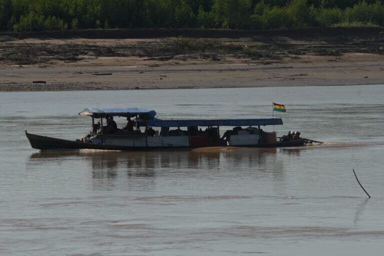 El río Beni, en la Amazonía boliviana, está siendo contaminado con el mercurio utilizado por la minería ilegal. Foto: Javier Mamani