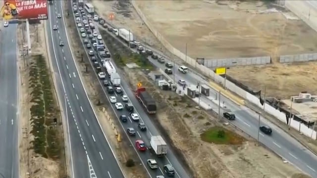 Jueves Santo: reportan tráfico intenso y largas colas en la Panamericana Sur por feriado largo