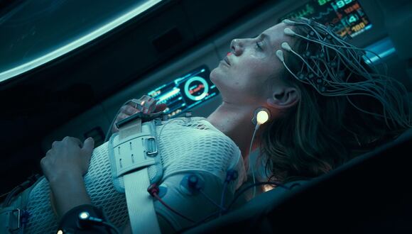 Captura de la película "Oxygen", que explora la criogenización de humanos, un tema recurrente en la ciencia ficción.