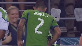 Clint Dempsey le dio su camiseta a un niño a cambio de canchita