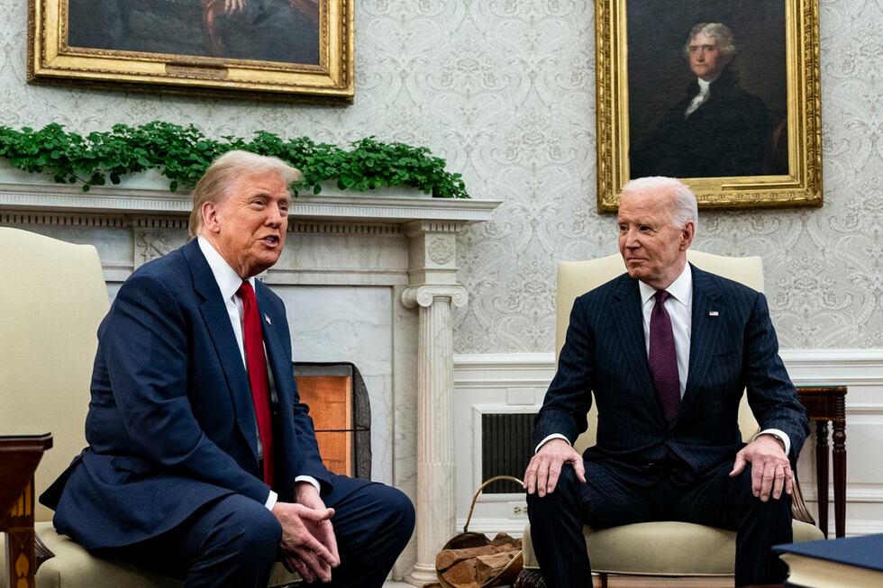 El presidente de Estados Unidos, Joe Biden, y el presidente electo Donald Trump durante una reunión en la Oficina Oval de la Casa Blanca en Washington, DC, EE.UU., el 13 de noviembre de 2024. (Foto de EFE/EPA/AL DRAGO)