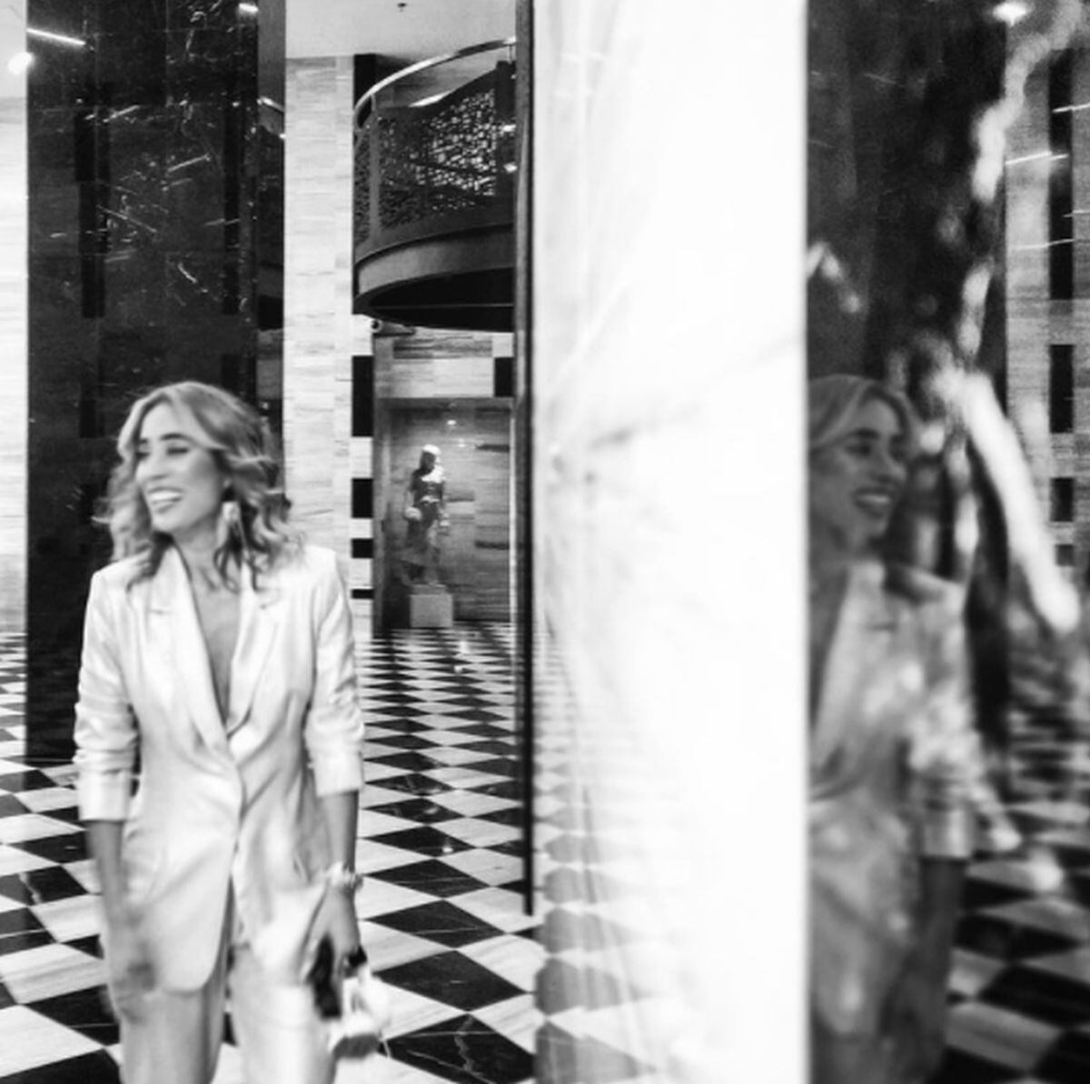 Foto de Carolina Ramírez en la segunda temporada de "La reina del flow". "Ya que empiezan a revelarse algunos looks de la segunda temporada, aprovecho y comparto esta fotaza del gran Andrés Sandoval, tomada en una de las escenas del primer capítulo" (Foto: Carolina Ramírez / Instagram)