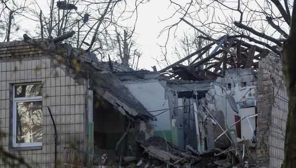 Vista de un jardín de infancia dañado durante ataques con drones en Kiev, Ucrania, 25 de noviembre de 2023. EFE/EPA/SERGEY DOLZHENKO