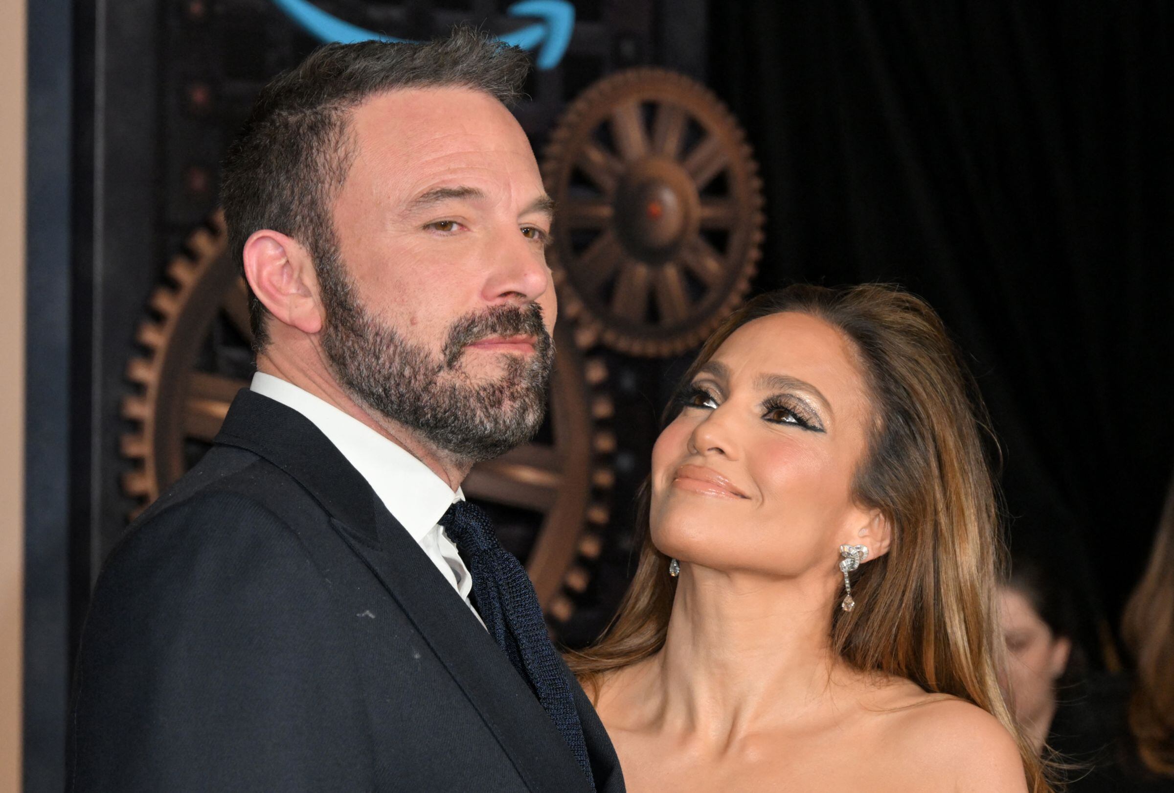 En esta imagen aparece Jennifer Lopez mirando con alegría a Ben Affleck. (Foto: Robyn Beck / AFP)