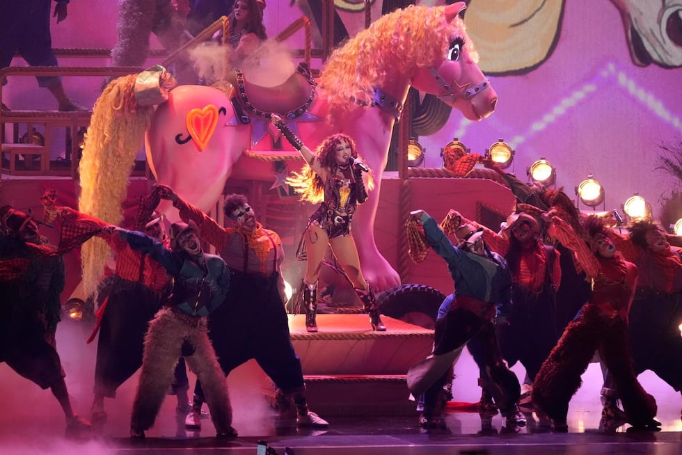 Chappell Roan subió al escenario con su hit "Pink Pony Club". (Foto: Agencias)