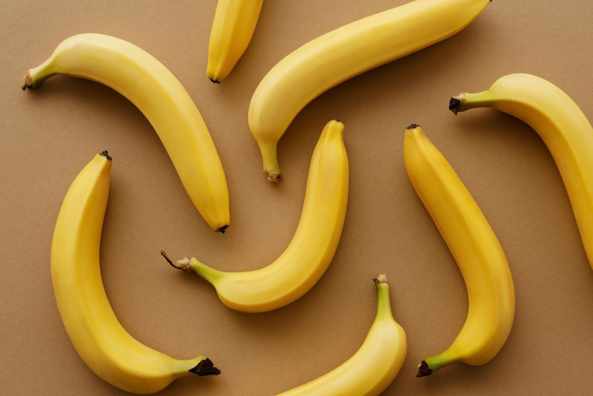 TRUCOS CASEROS | Esta es la mejor forma de separar las bananas y así conservarlas por más días. (Foto: Vanessa Loring / Pexels)