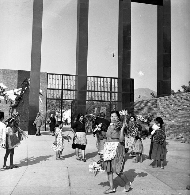 Lima, 14 de junio de 1965. Luego de seis años de funcionamiento, el diario decano publicó un especial con imágenes de un recorrido por el cementerio "El Ángel". (Foto: Archivo Histórico de El Comercio) 