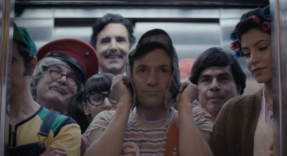 El 5 de junio se estrenará en Max "Chespirito: sin querer queriendo", la serie sobre la vida de Roberto Gómez Bolaños. Aquí te mostramos qué actores le darán vida a los famosos personajes. (Captura de pantalla)