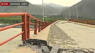 Cañete: pobladores arriesgan sus vidas cruzando río a pie por mal estado de puente | VIDEO