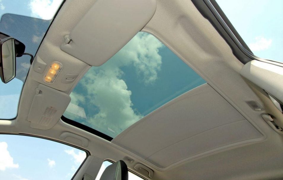 Mientras ofrece luminosidad y estilo, este equipamiento plantea preguntas clave sobre confort térmico, eficiencia y costes a largo plazo en nuestros automóviles. (Foto: Mapfre)