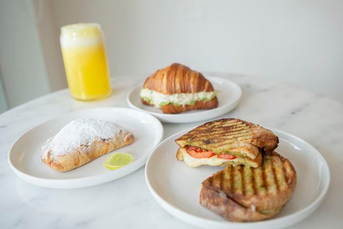 Al abrir la cafetería, se aventuró en el mundo de los salados.