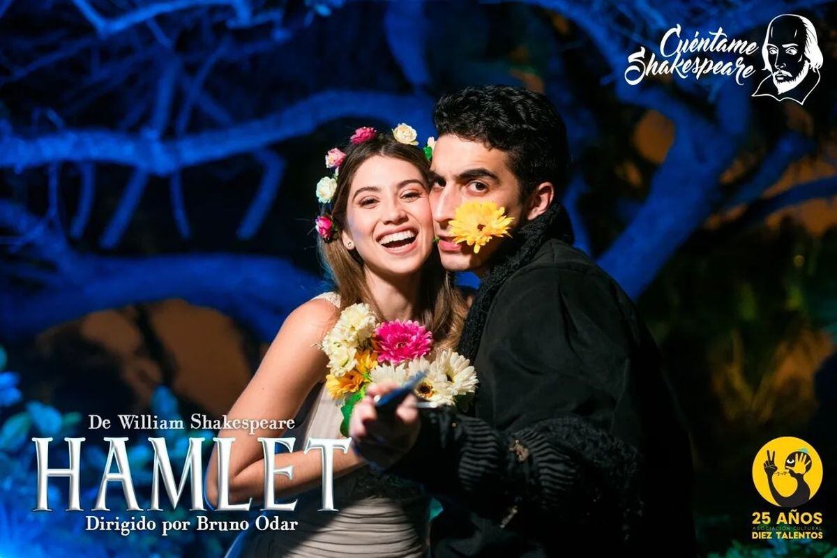 Karime Scander en la obra teatral "Hamlet" (Foto: @rupachay / Instagram)