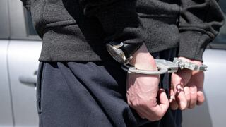 “Fuimos despertados por bombas”: el crudo relato de un joven de 17 años tras el arresto de sus padres por ICE