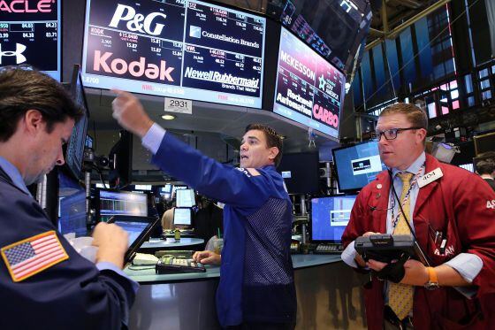 Nada más iniciarse las operaciones en la Bolsa de Nueva York, el Dow Jones se situaba en 34.954 puntos y el selectivo S&P 500 subía un 0,05 %, hasta 4.516 enteros.