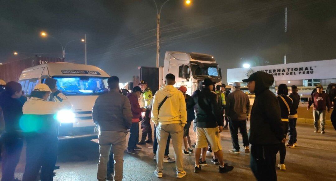 Callao: chofer de combi fue baleado en la avenida Néstor Gambetta. (Foto: @RogerAderly)