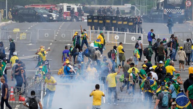 Gobiernos de México, Colombia y Chile condenan ataque a sede de poderes en Brasil