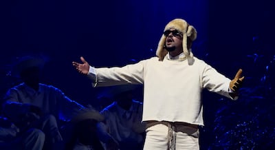 PETA denuncia a Bad Bunny por usar gallinas vivas en sus conciertos de Puerto Rico