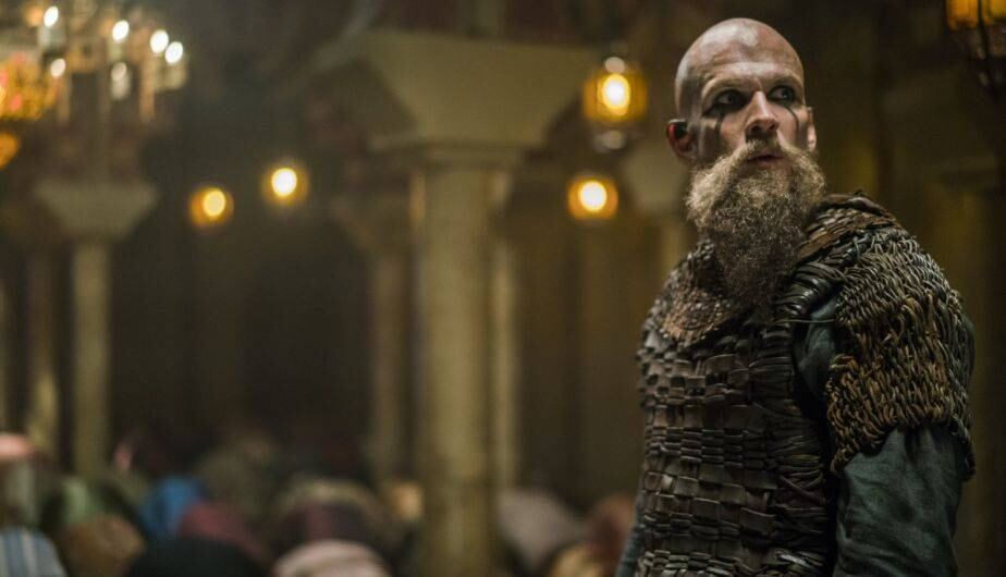 Floki pasa gran parte de su tiempo al principio de “Vikings” junto a Ragnar, sirviendo como uno de sus guerreros, constructores y estrategas clave (Foto: History Channel)