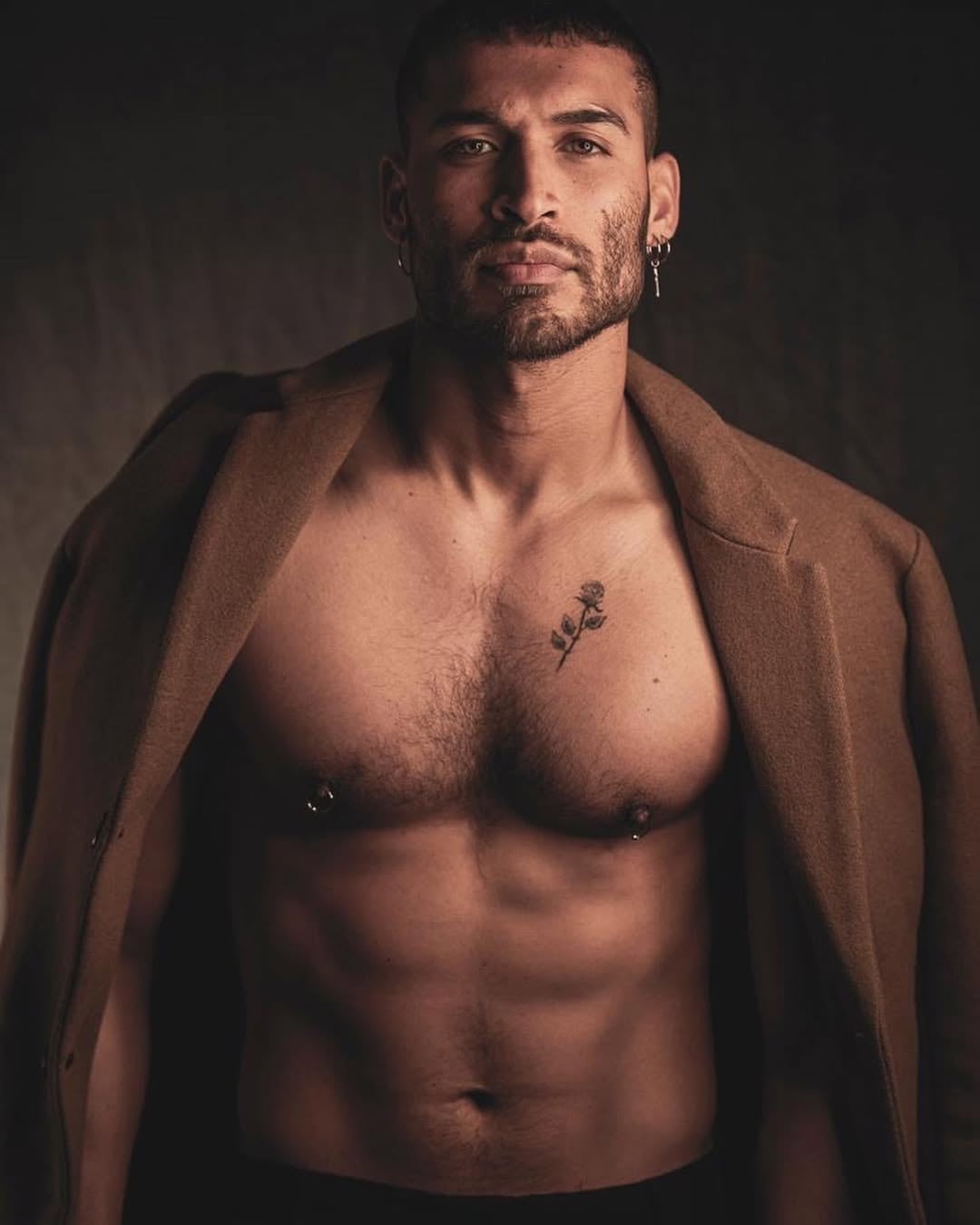 Édgar Vittorino se luce sin camiseta en esta instantánea que compartió a través de sus redes sociales (Foto: @evittorino / Instagram)