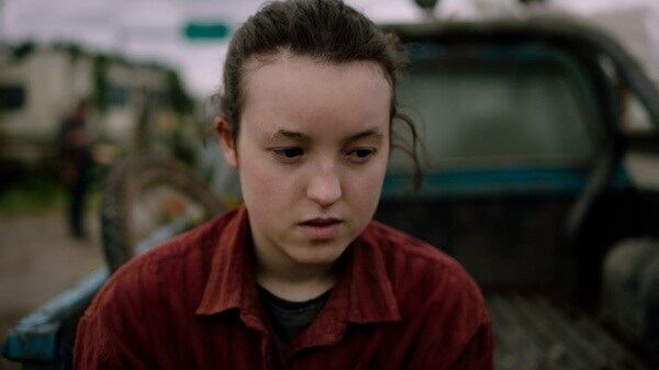 Bella Ramsey interpreta a Ellie, la joven que resulta ser inmune al hongo Cordyceps en “The Last of Us” (Foto: HBO)
