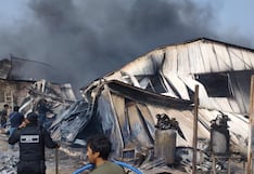 Voraz incendio consume almacén de Ate: hay más de 10 unidades de bomberos en el lugar 