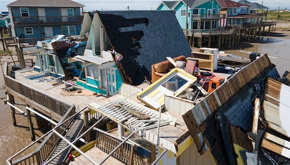 Una vista aérea muestra una casa destruida en Surfside Beach, Texas, el 8 de julio de 2024, después de que el huracán Beryl tocara tierra. (Foto de Mark Felix / AFP)