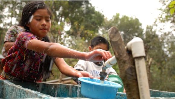 En el incremento de la tarifa de agua potable es una problemática en todo el Perú, en especial, en zonas con mayor índice de pobreza. Foto: GEC