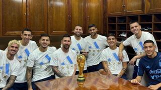 La foto viral de Lionel Messi con la Copa del Mundo previo al partido de Argentina