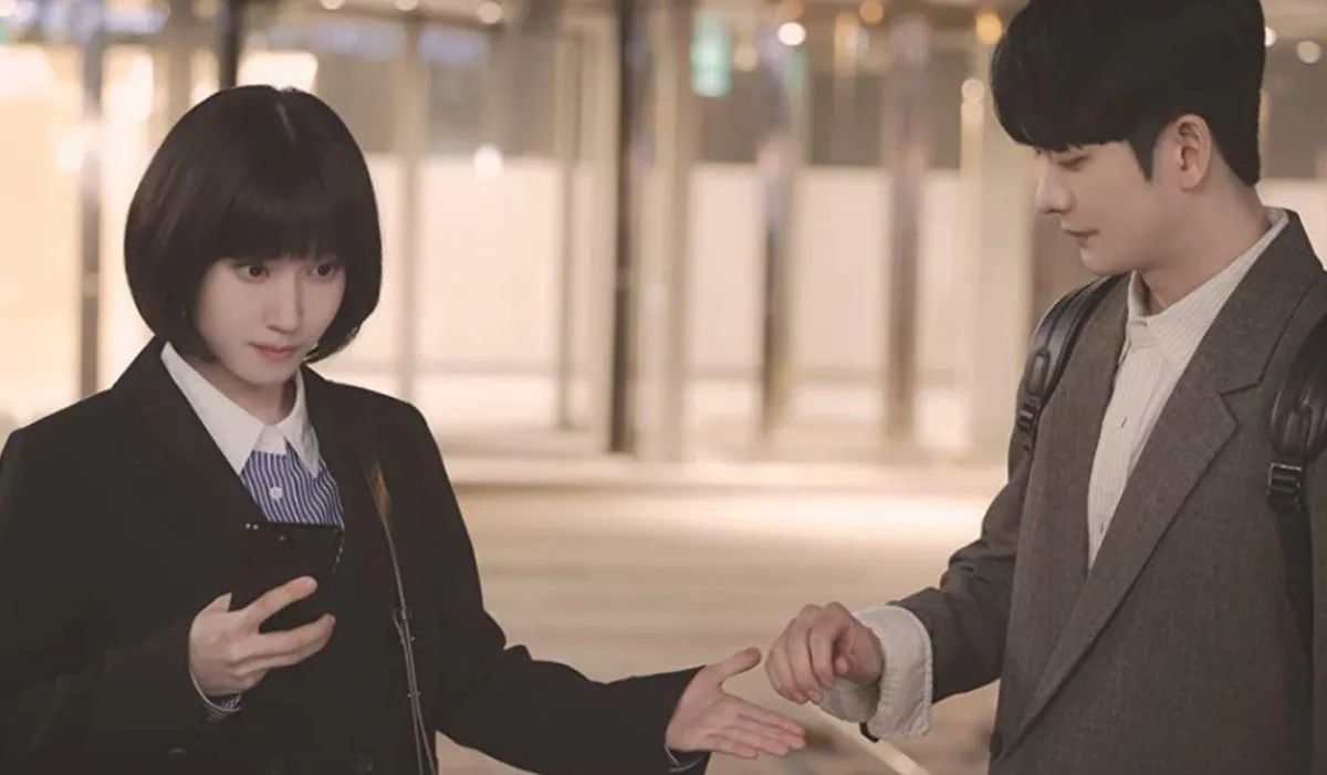 En "Woo, una abogada extraordinaria", Lee Joon-ho ayuda a la protagonista con varias tareas relacionadas con las causas penales y obtener evidencia adicional en la escena del incidente (Foto: ENA y Netflix)